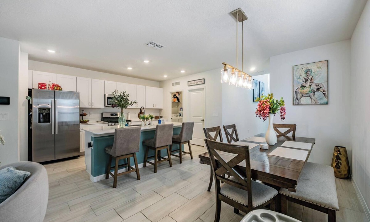 Zephyrhills House | 5 BR Home/Sleeps 10/3 Offices/Fenced/Garage