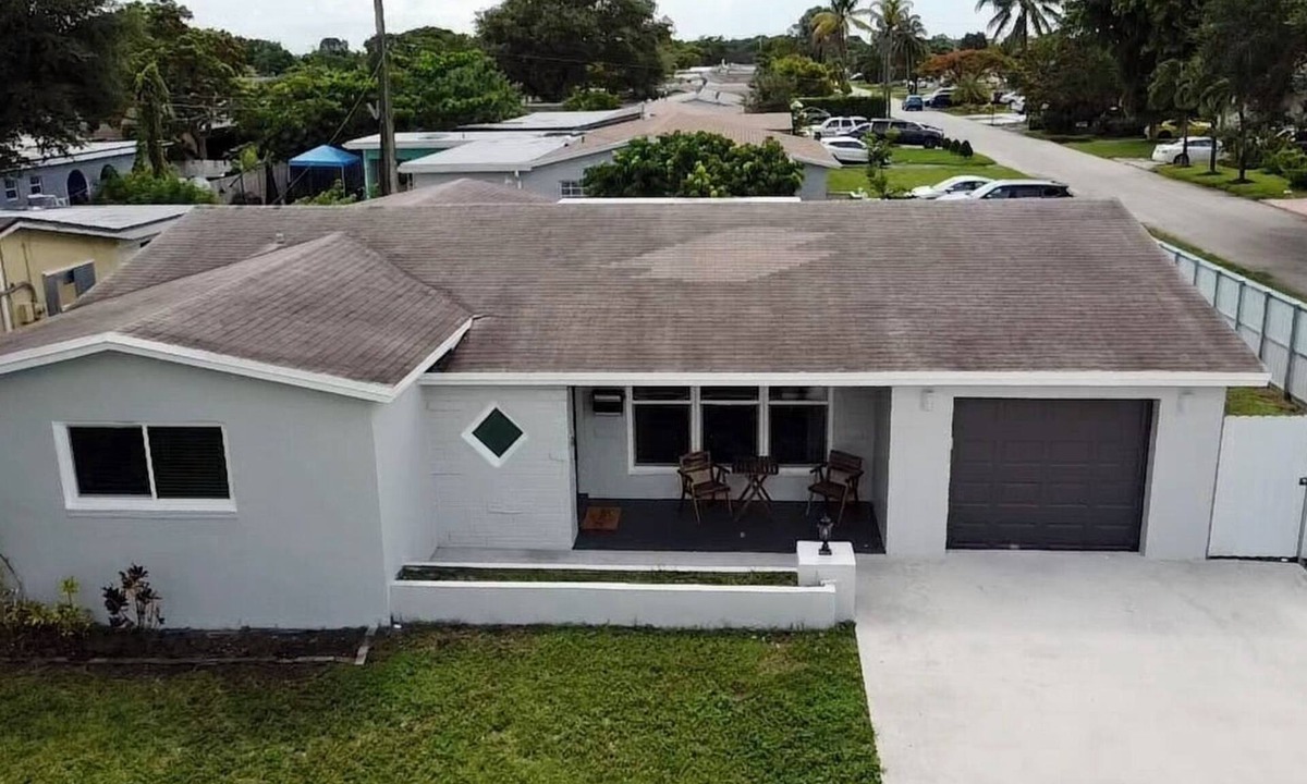Miramar House | 5 minutes to Sunlife stadium! Near beaches, completely remodeled.