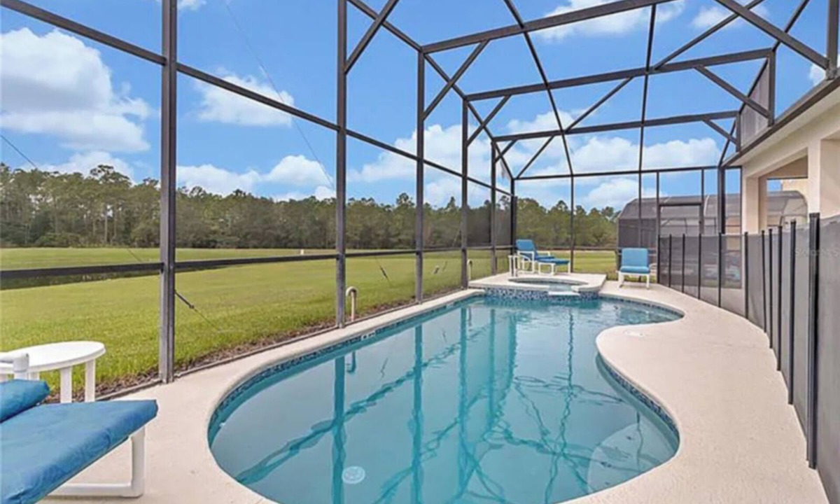 West Kissimmee Cottage | 6 Br/4,5 Bath + Pool/Spa + Game Room/Less than 4 miles from Disney