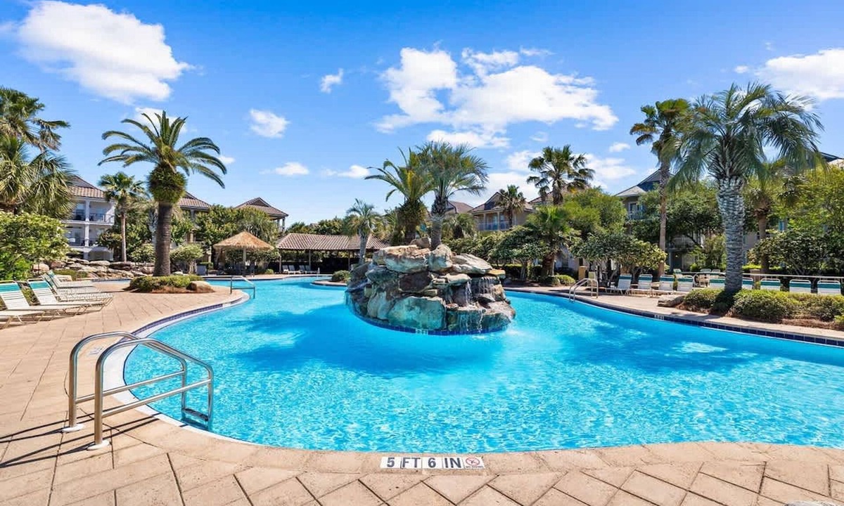 Villages of Crystal Beach House | 6BR Beach Home 5-min Walk to Ocean Resort Pool