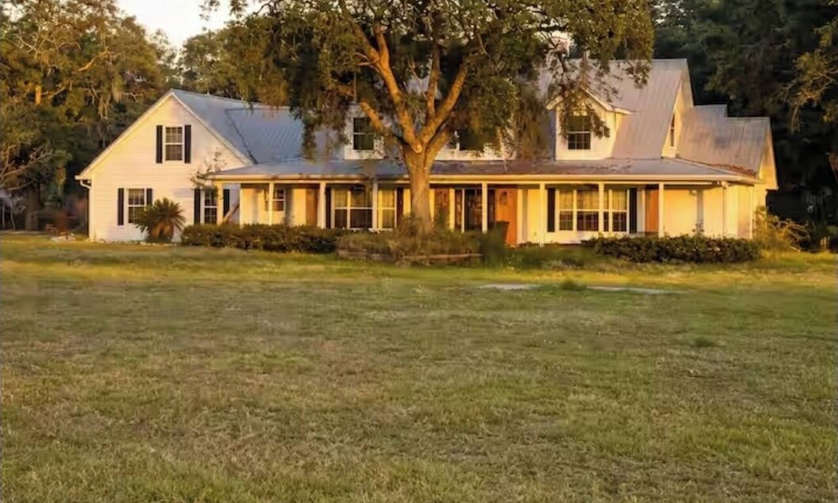 Wesley Chapel Bed & Breakfast | 7BR/4BA Modern Farmhouse Retreat on Private Acreage