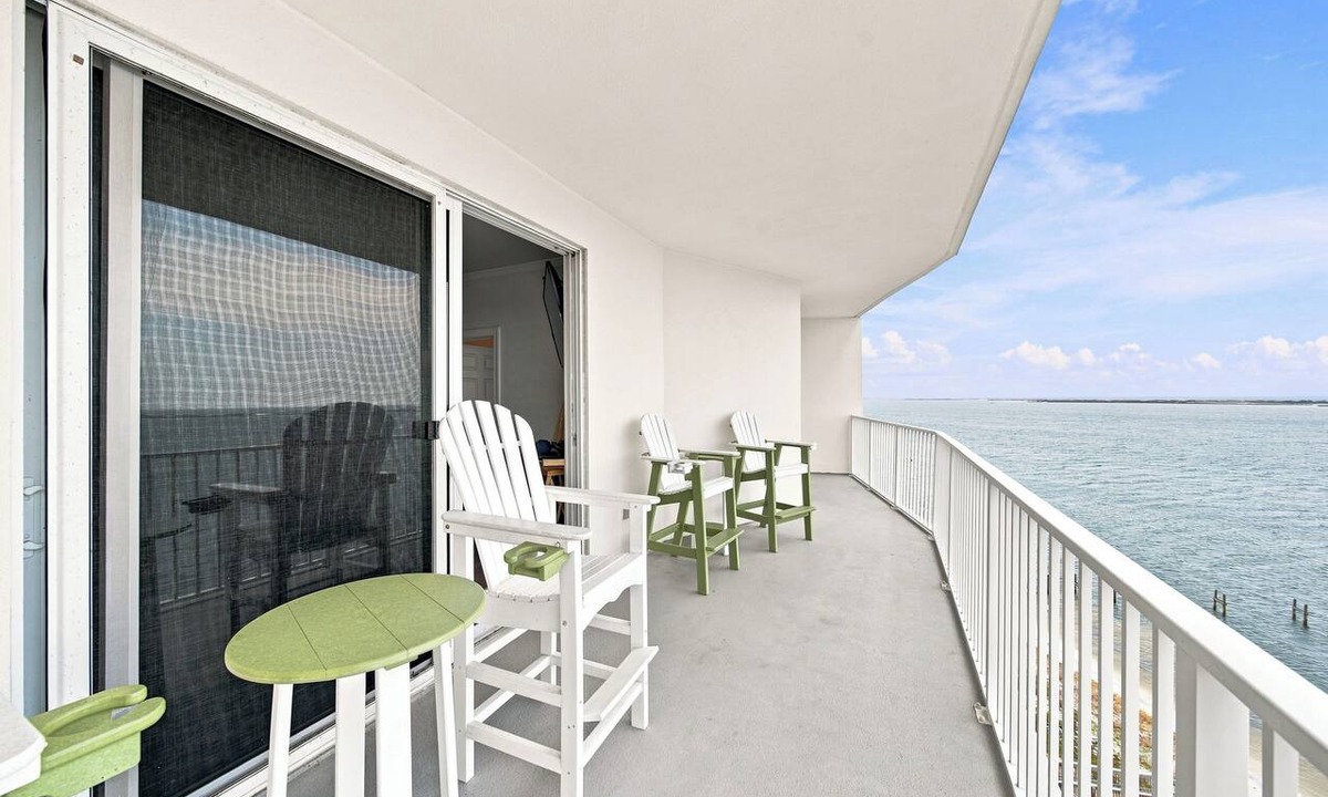 Ono Island Condo | 7th Floor Waterfront Harbour Pointe Retreat