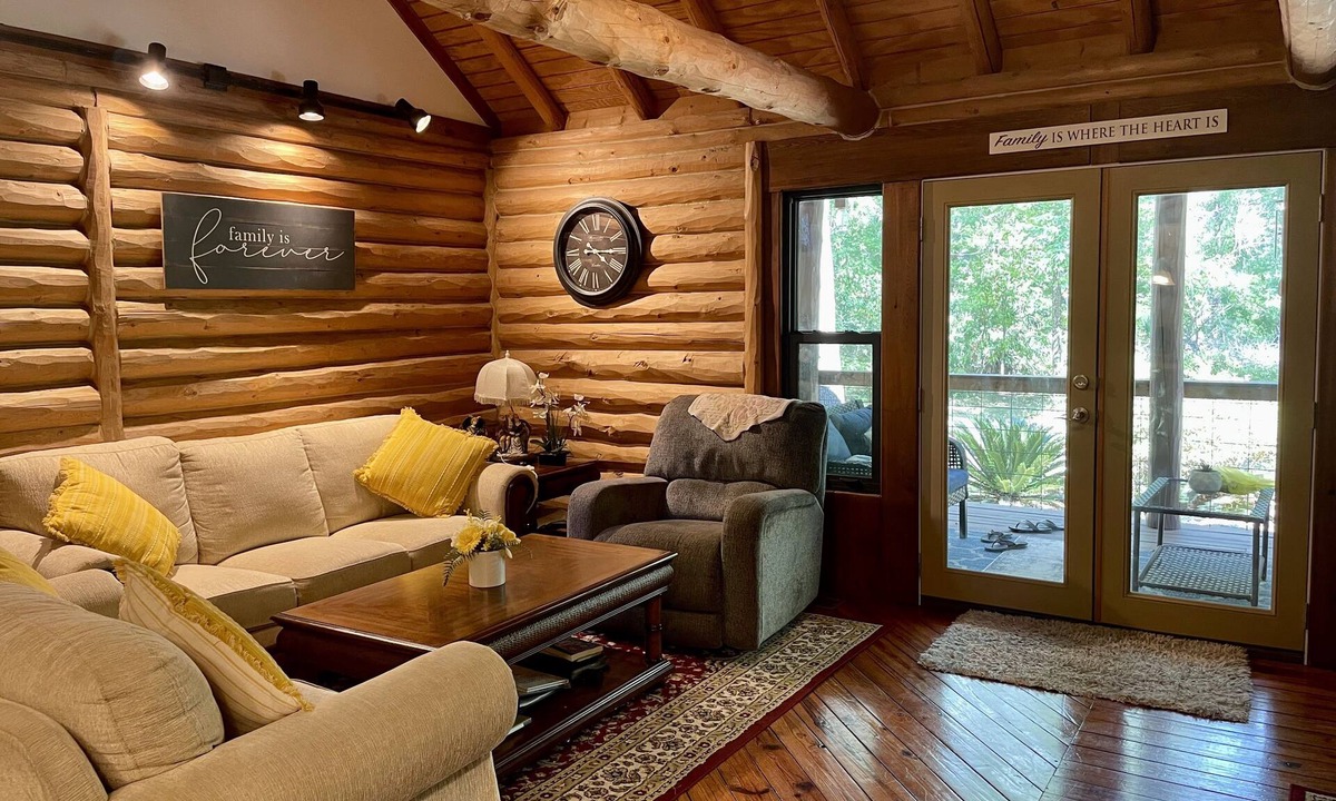 Fanning Springs Cabin | A charming cabin tucked in the woods