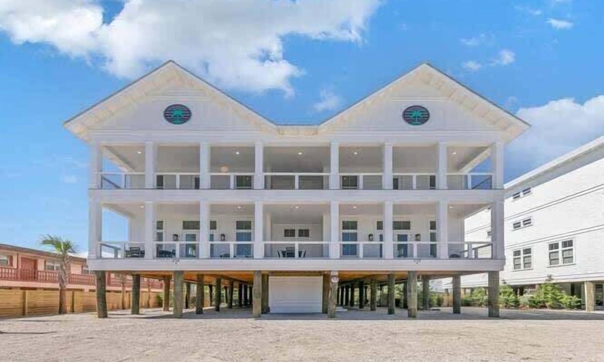 Fort Walton Beach House | A-Fish🐟Private Pool👙Across from Beach🌊Dogs OK🐶