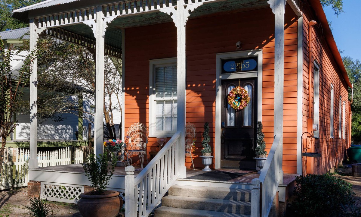 Abita Springs Cottage | Abita Historic House - Retreat to a full on relaxation and fun place to visit!