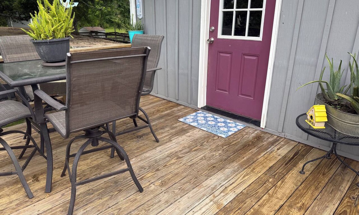 McNeill House | Adorable 1-bedroom barndo with AC in charming Lumberton