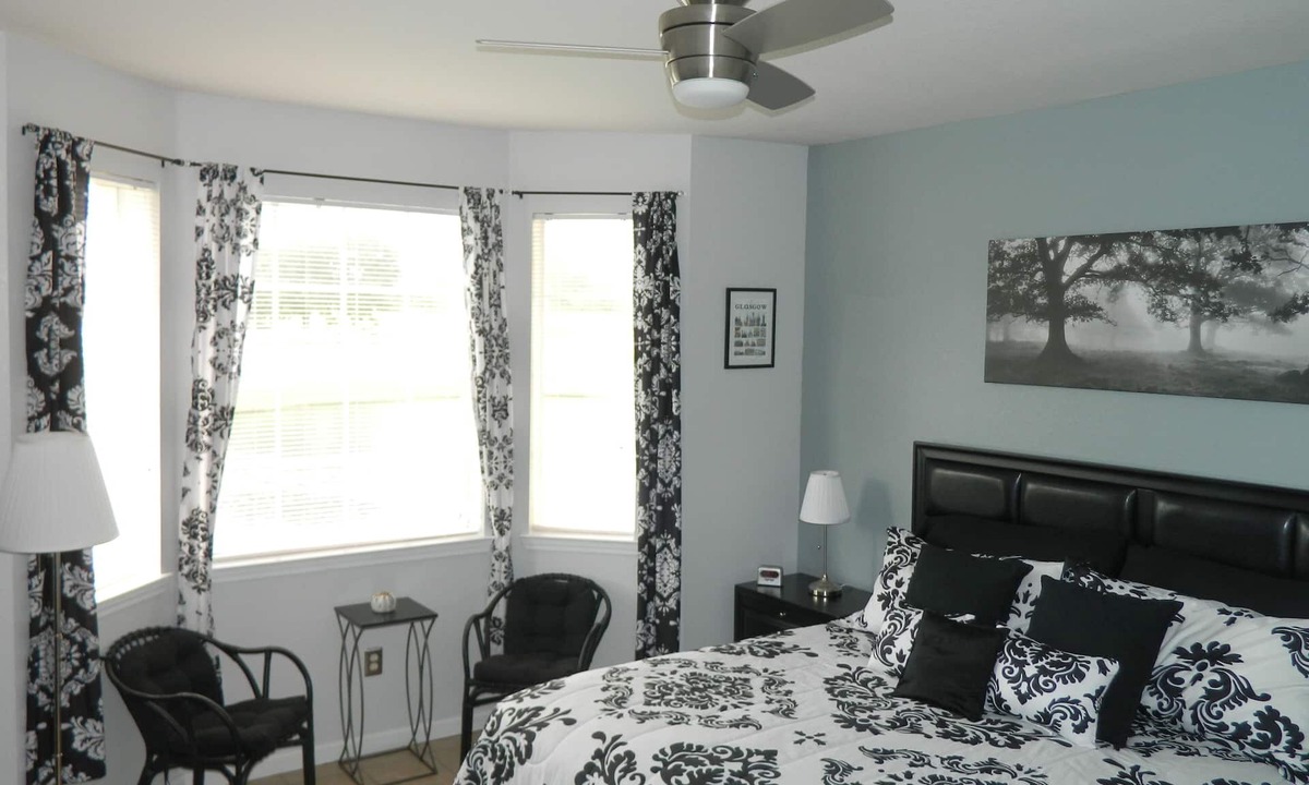 Loughman Condo | Affordable luxury Disney Escape – 3-Bed Condo, heated Pool, just 2 miles from I4
