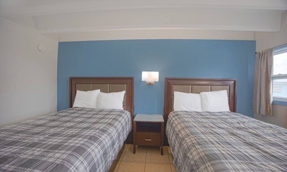 Merritt Island Hotel | Affordable Room Near Kennedy Space Center – Ideal for Long-Stay Guests
