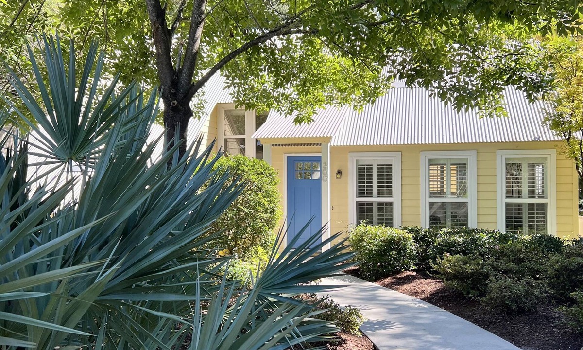 Fairhope Cottage | Airy & Artsy A Beautiful Stay