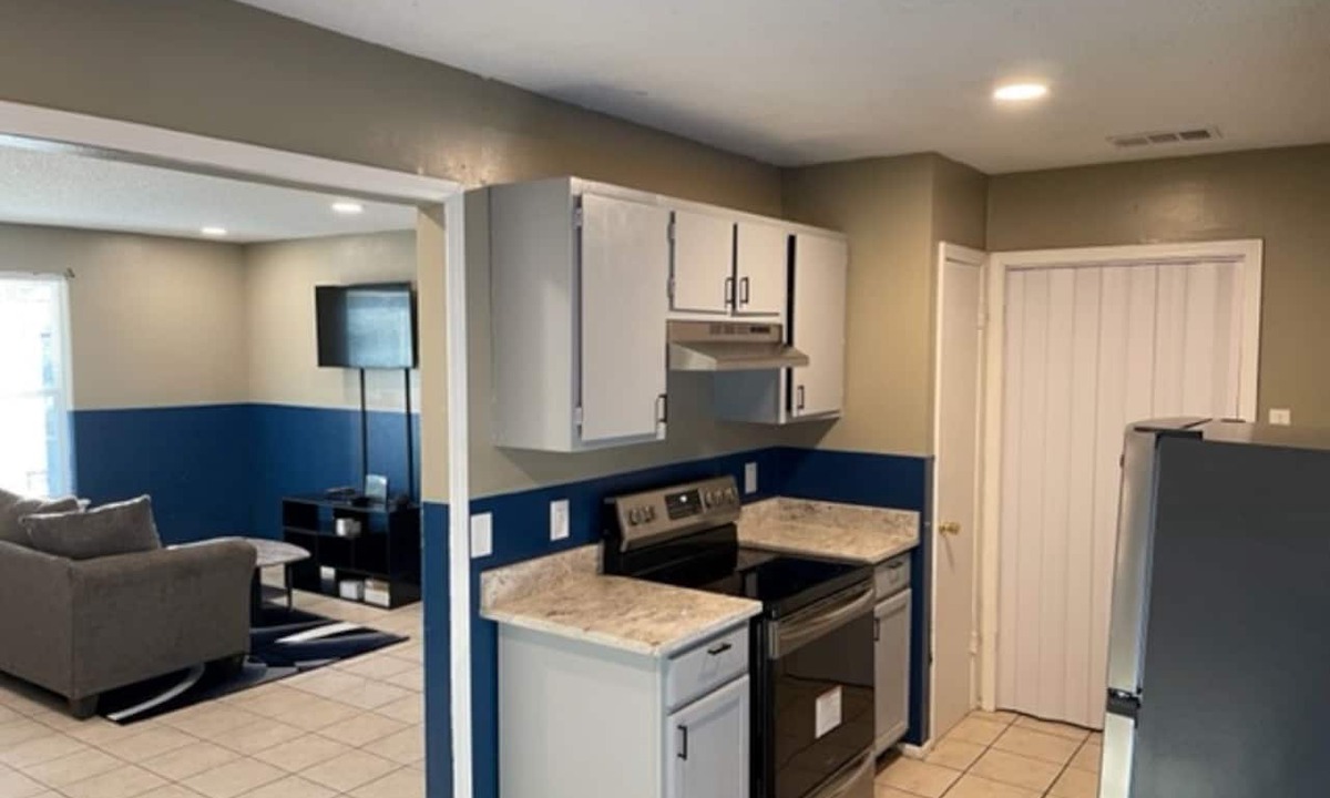South Baton Rouge Apartment | Amazing 2 bed/2 bath apartment 9 mins from LSU - King Size Beds