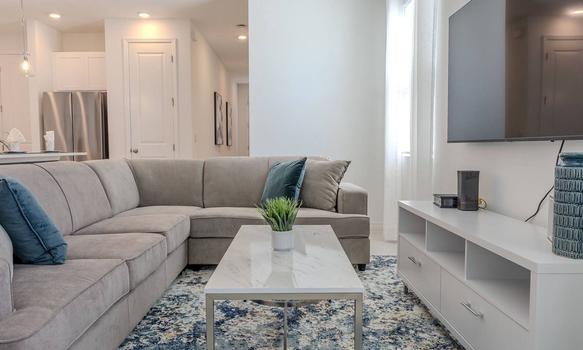 Davenport House | Amazing 3BR/2BA Townhome 348