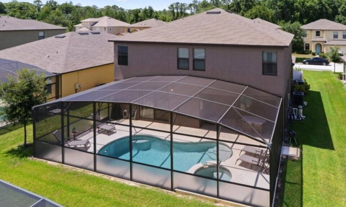 Thousand Oaks Villa | Amazing 6 Bd Home near Disney w/ Pool (1020CP)