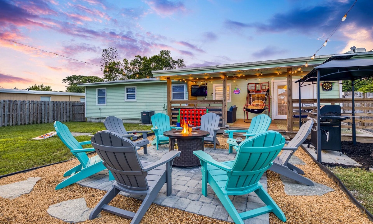 North River Shores House | Arcade · Firepit · 2 King Beds + Workspace