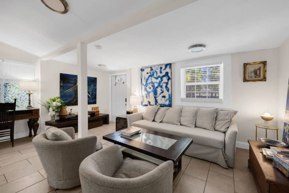 Little Haiti Villa | ArtStay Boho Garden Retreat - Near Design District