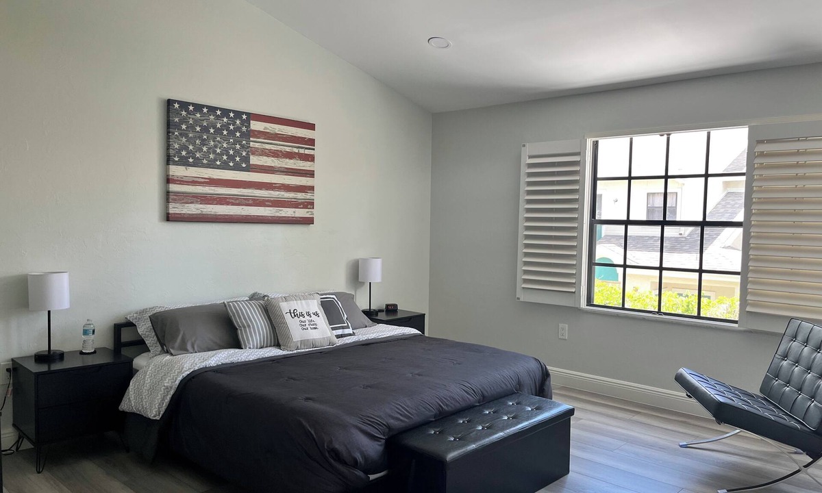 Pine Ridge House | Awesome! 8 minutes to the Beach. Completely renovated Townhome-Pool, garage, BBQ