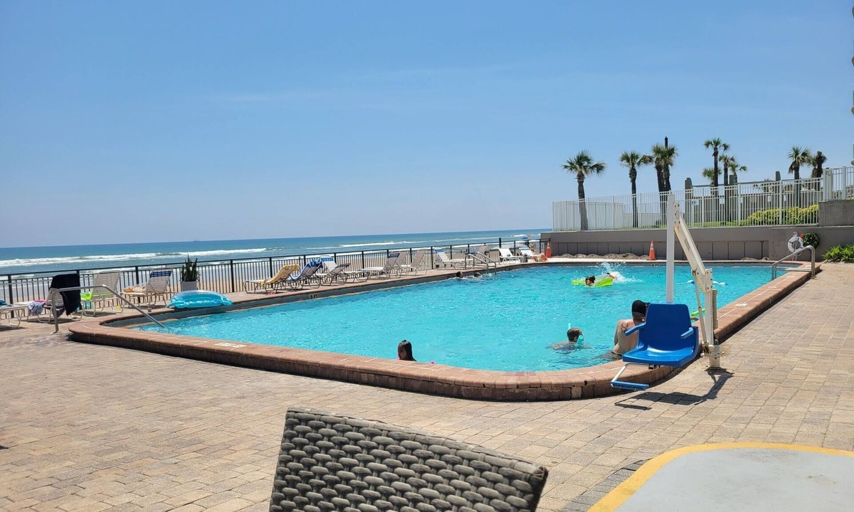 Schulte Park Condo | Awesome 9th. floor Ocean and City View Corner Unit Condo with 75" TV