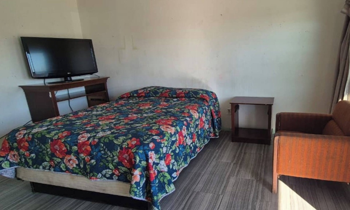 Sun Bay South Hotel | Base Motel By OYO South Tampa
