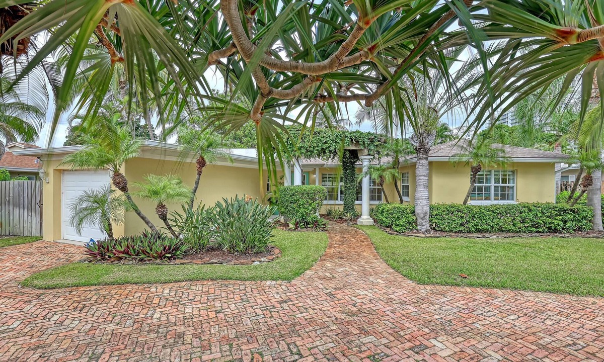 Singer Island House | Beach Bungalow on Singer Island - Steps to the Beach. Dog friendly!