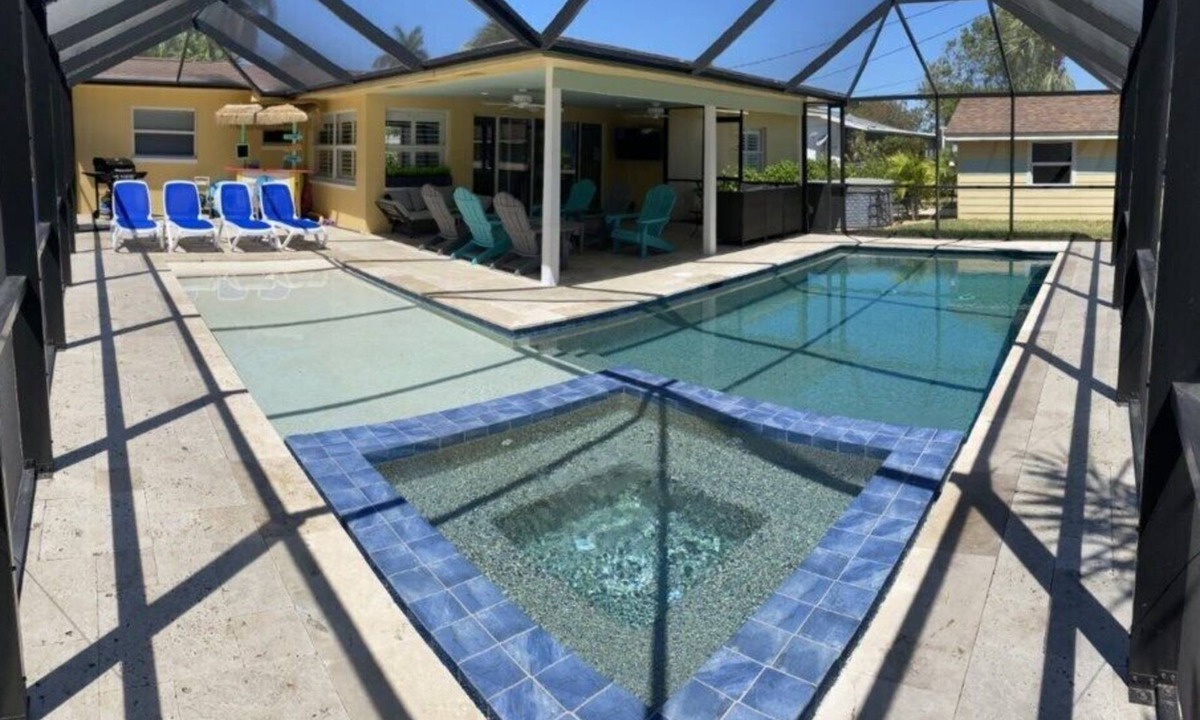 Caloosahatchee House | Beach Entry Heated Pool and Hot Tub, Walk to town