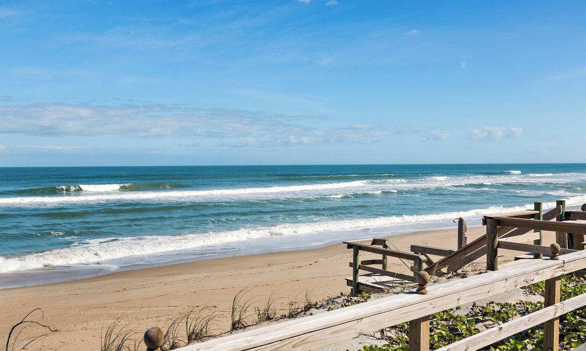 Melbourne Beach House | BEACH HOUSE: Captain’s Quarters #5 Oceanfront 1/1, 2nd Floor w/Private Balcony!
