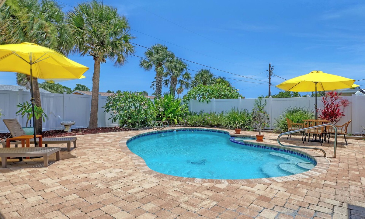 Sea Park Homes House | Beach House walking distance to beach entrance/Pet Friendly