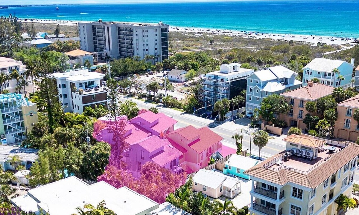 Siesta Key Village Ski Chalet | Beach Rd, 300ft to Beach Access & 500ft to Siesta Key Village, 2bdr