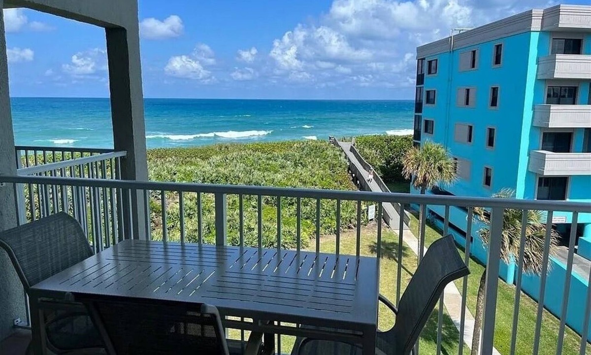 Stuart Condo | Beachfront! 3rd Floor Corner Unit, Enjoy Sunrise to Sunset