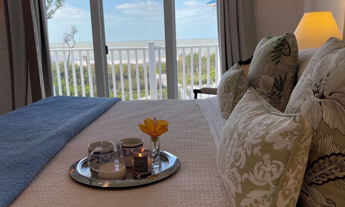 Sanibel House | Beachfront - step into sand & shells from your living room, stargazing rooftop