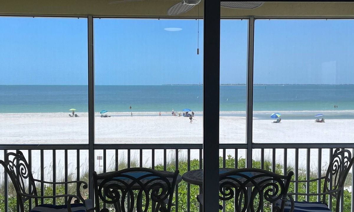 Fort Myers Beach Condo | Beachfront sunny north-end condo, fully renovated and new to the market