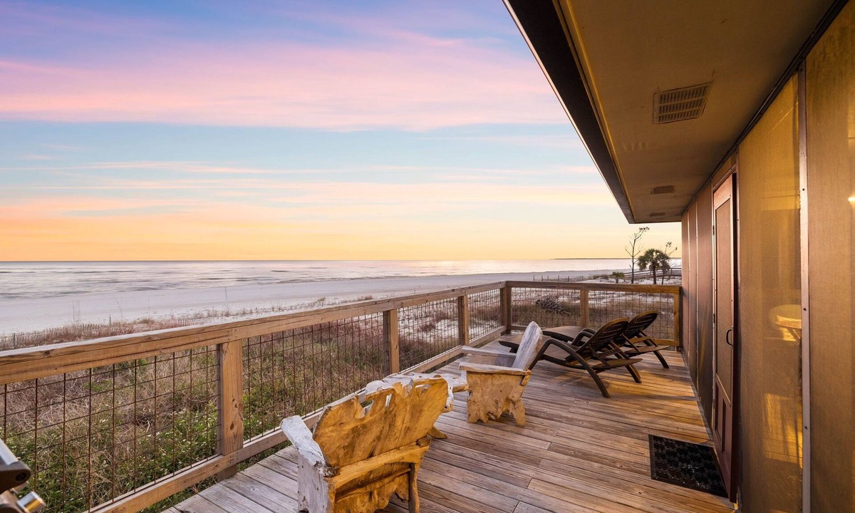 Indian Pass House | Beachfront w/Screened Porch | Dogs Allowed