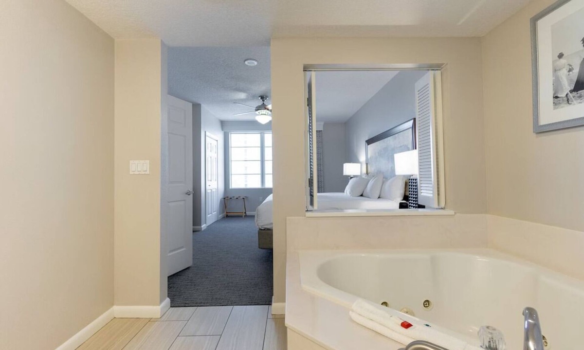 Seabreeze Historic District Resort | Beautiful 2-Bedroom Deluxe Suite in Beautiful Daytona Beach!