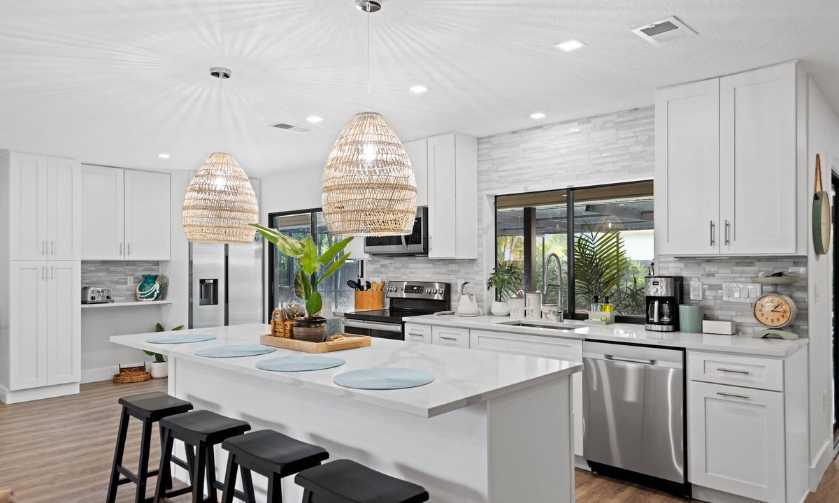 South Venice House | Beautiful 4 bedroom vacation house- large, heated pool- beautiful beaches nearby