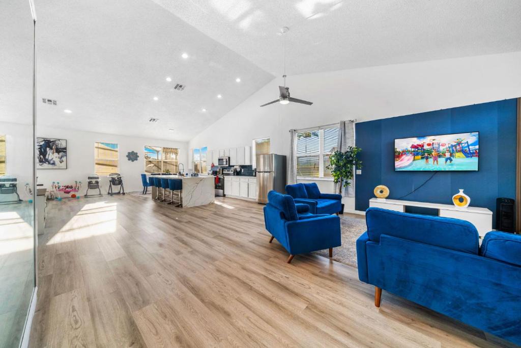 Indian Point House | Beautiful 5BR 4 baths Themed home near Disney and Universal, Private Pool, Gameroom, baby Crib and more