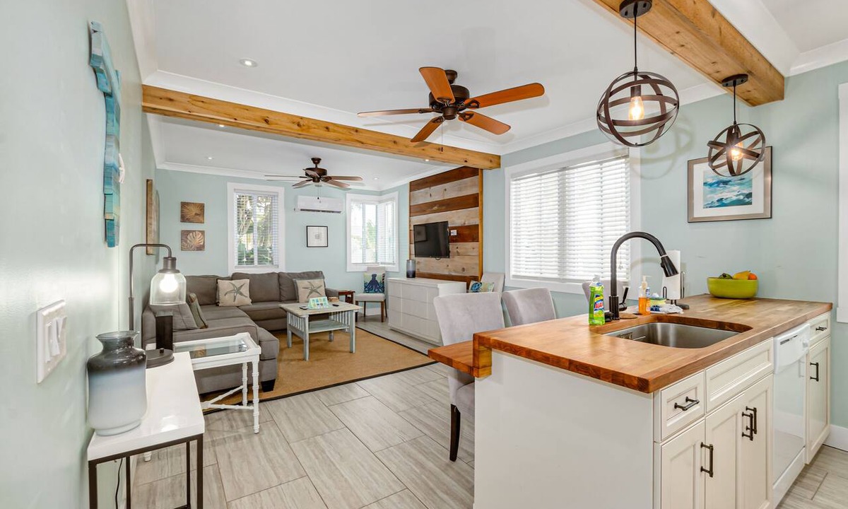 Melbourne Beach Apartment | Beautiful downtown Melbourne Beach renovated apartment one block from the beach!