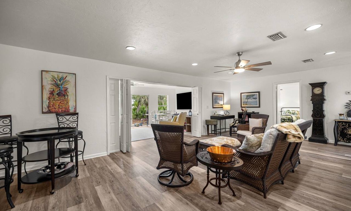 Hawthorne House | Beautiful Lake House on Lake Star