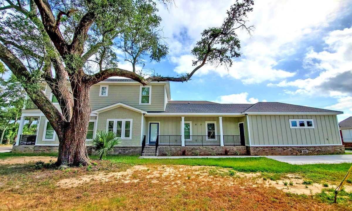 Downtown House | Beautiful new home located in the heart of Downtown Pensacola! Pet Friendly!
