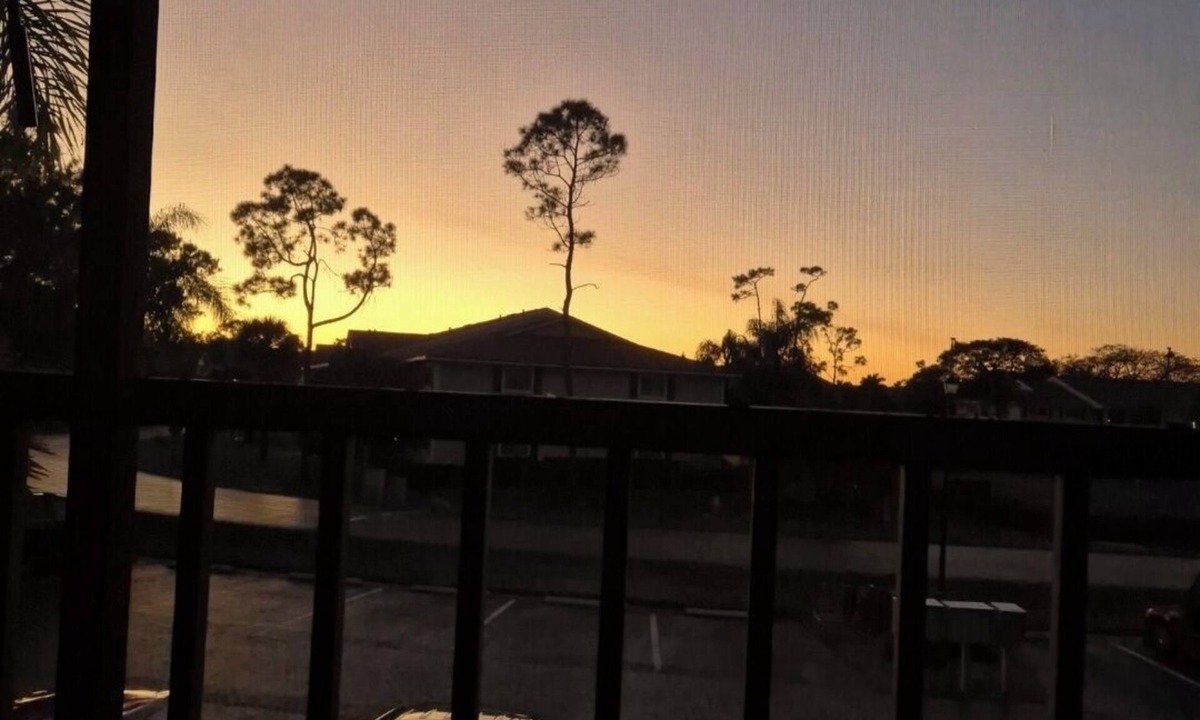 Biggar House | Beautiful place pickleball close to Costco and all restaurants 7 mins beach.