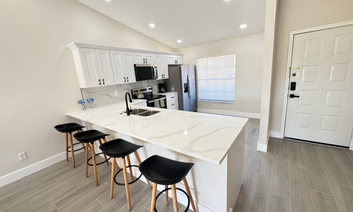 Meadow Woods Villa | Beautiful renovated house 20min from Disney - Universal - Seaworld