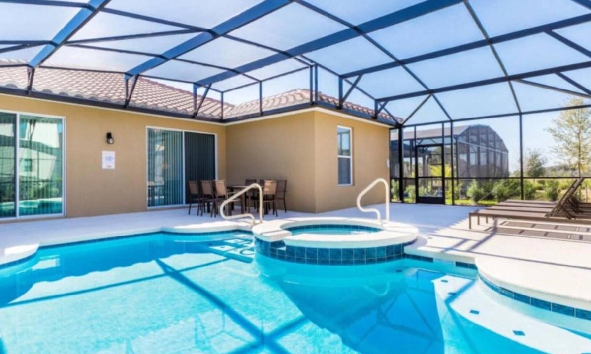Loughman House | Beautiful resort pool home, jacuzzi, great location, disabled access!