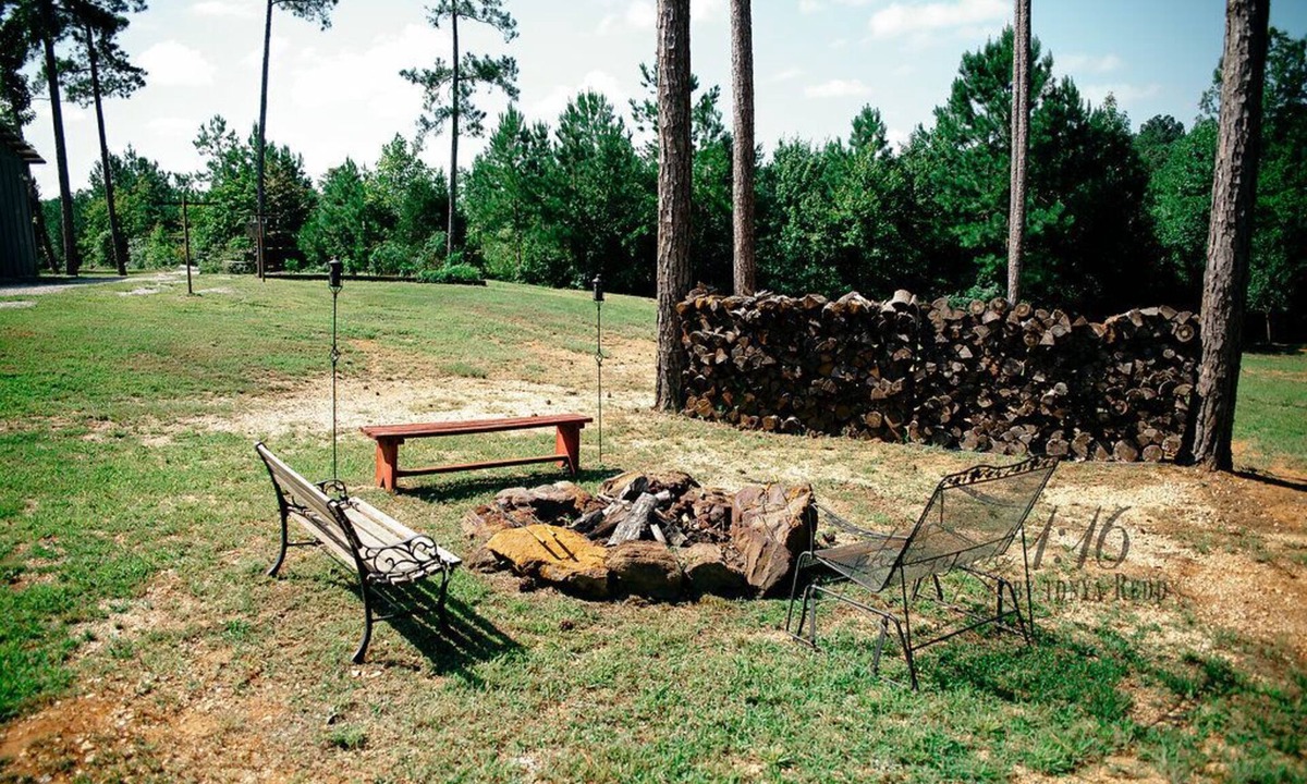 Coker House | Beautiful Rural Setting ~ 1 bed/1bath ~ Sleeps 6 ~ Convenient to Tuscaloosa