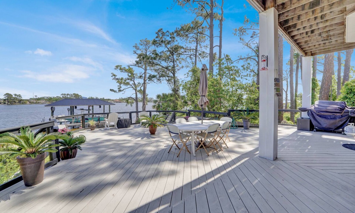 Biltmore Beach House | Beautiful South Lagoon House 4 BED 4 BATH, Boat Dock, no parking nightmares