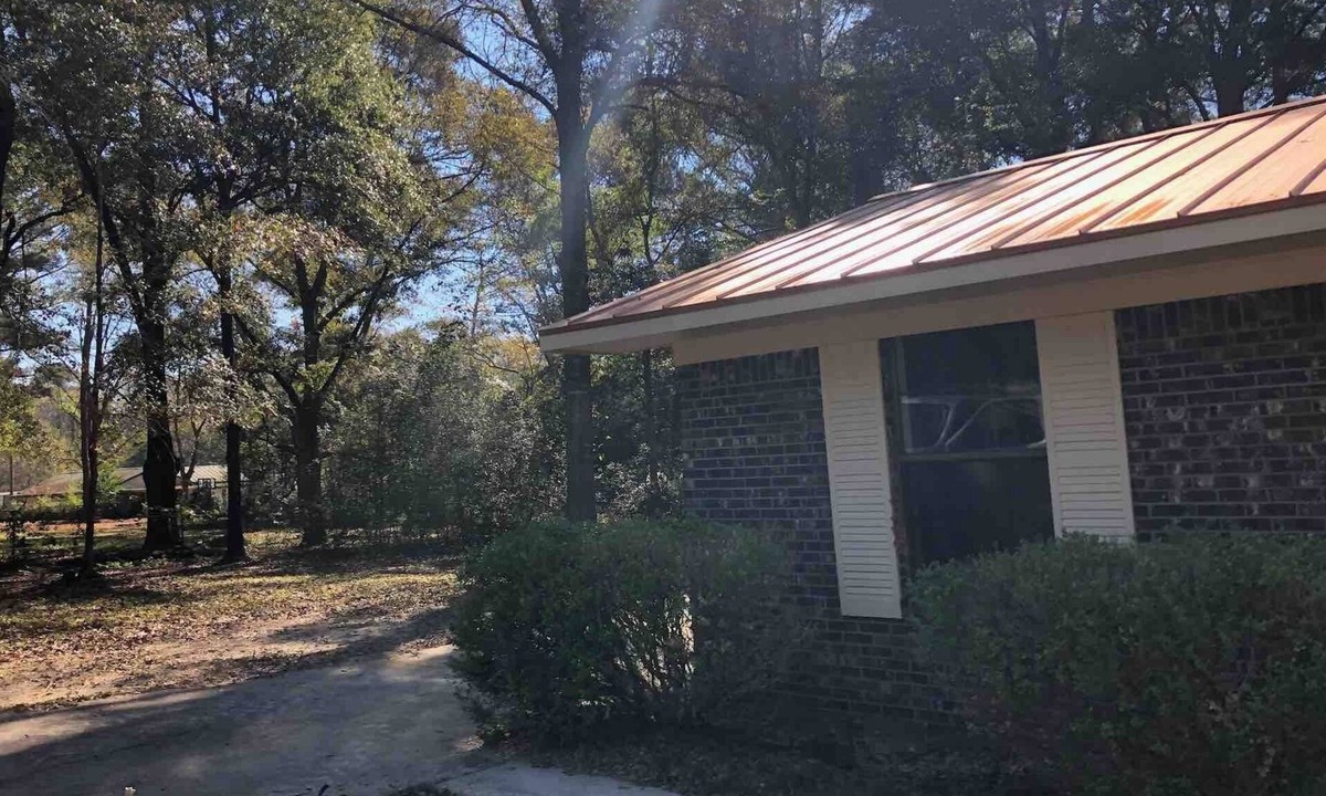 Enterprise House | Beautiful, sprawling 1.6 acre waterfront. Spacious, close to base and more.