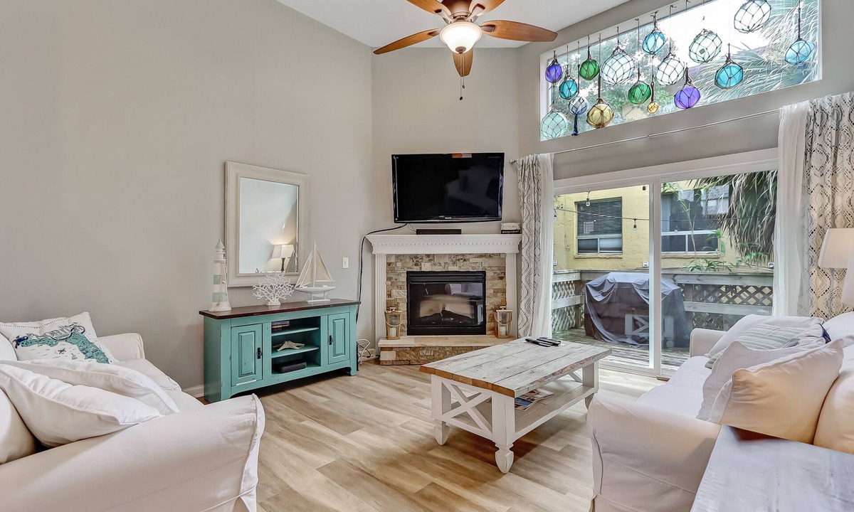 Jacksonville Beach House | Beautiful Townhome 2 Blocks from the beach with beach cruisers!