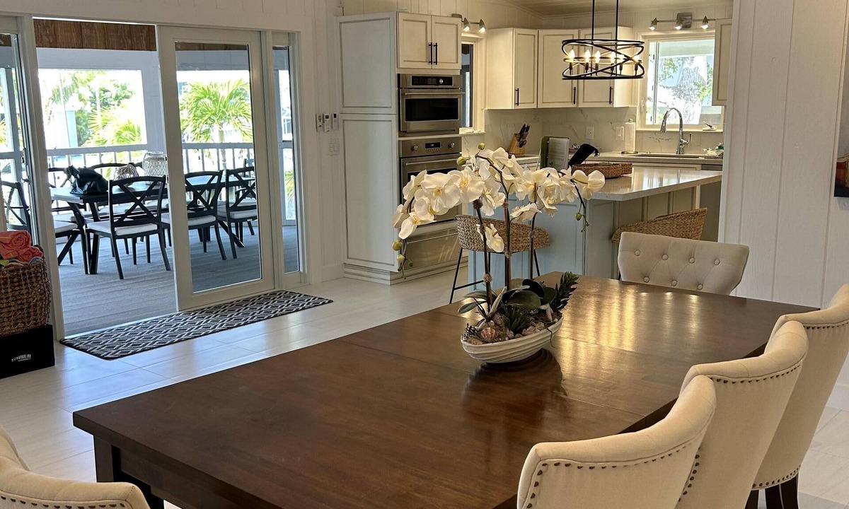 Twin Lakes House | Beautiful updated stilted home makes for a super getaway.