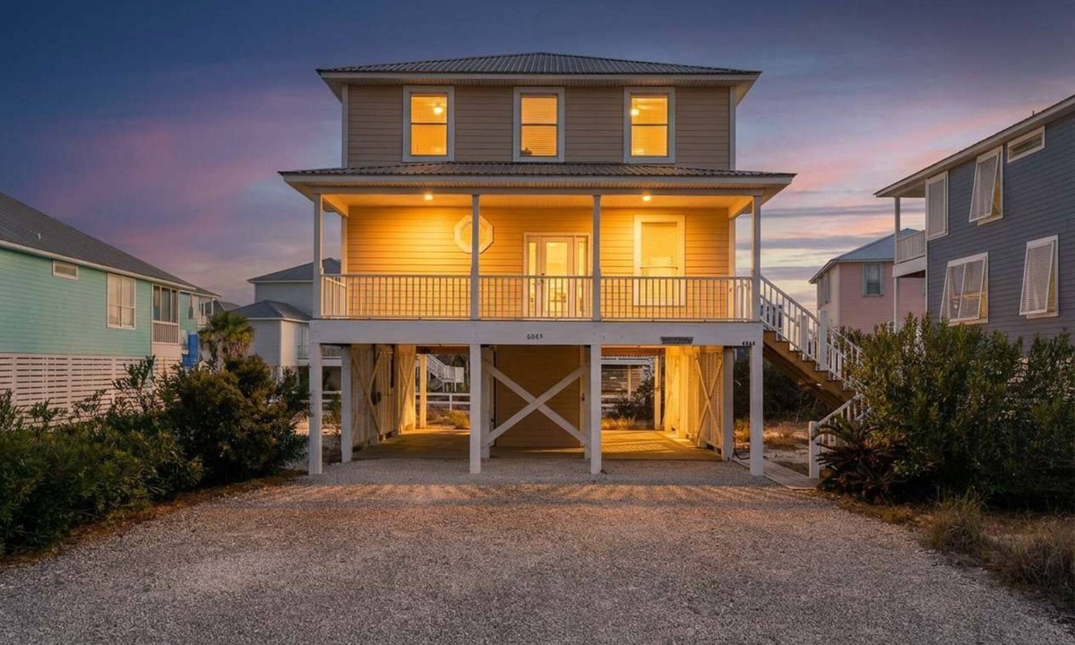 Morgantown House | Bella Vacanza Minutes to Beach Community Pool