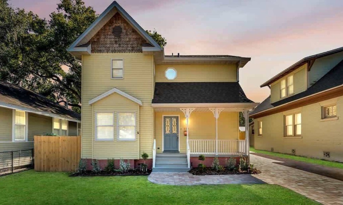 Lakeland House | Belmar House w/Guest House ⟶ Walk to Lake & Shops