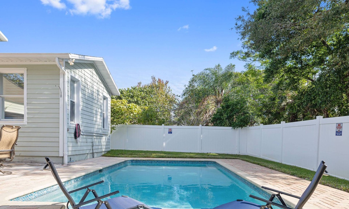 Palm Harbor House | Best-Priced Palm Harbor Retreat | Heated Saltwater Pool, Games & Beach Gear Included