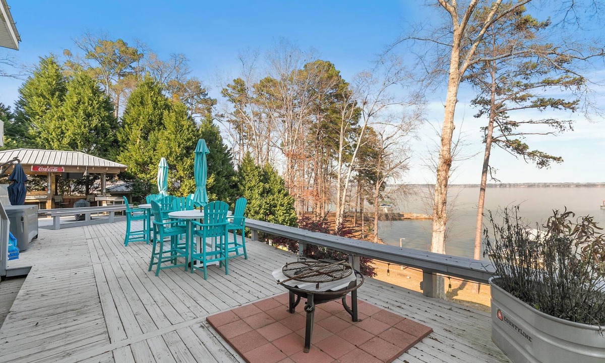 Shorterville House | BIG WATER views in Abbeville: 3BR, Master Ste, Hot Tub, Ice Machine, Beach Area