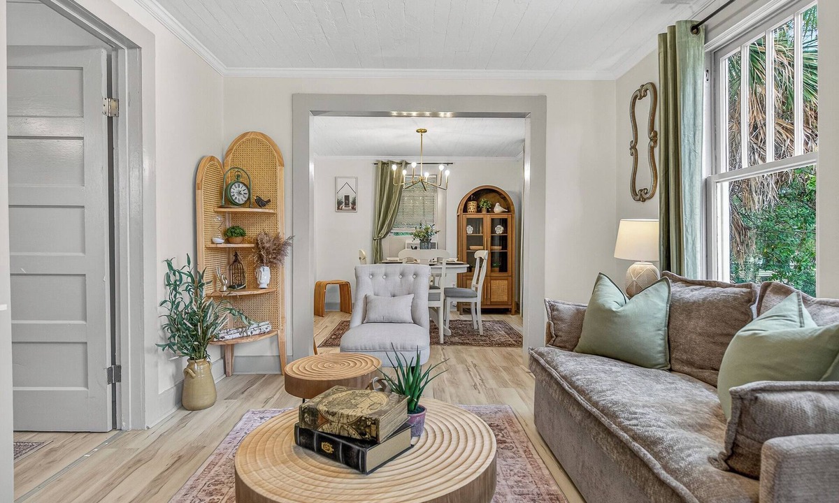 South Pensacola Cottage | Birchwood Hollow. Elevated Cottage Near Downtown