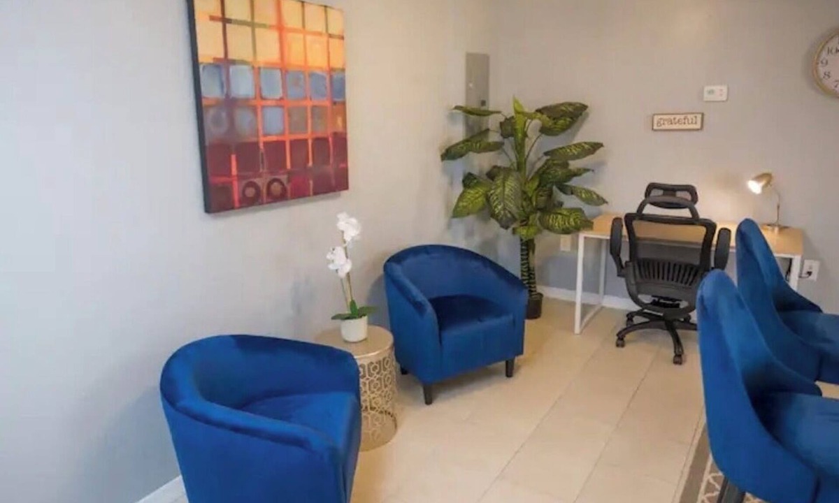 Pinecrest West Park Apartment | Blue Apartment-3 Miles to the Buccaneers Stadium